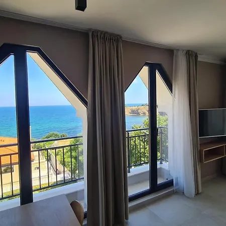 Nea Apartment *