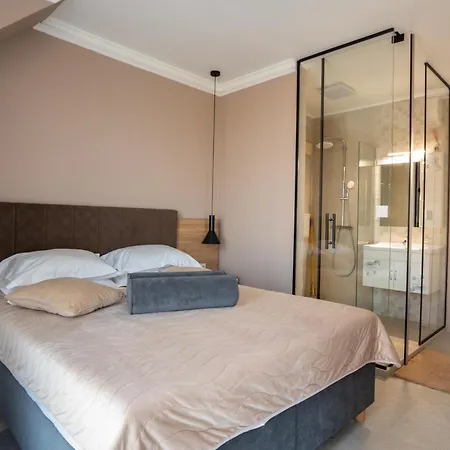 Nea * 阿赫托波尔